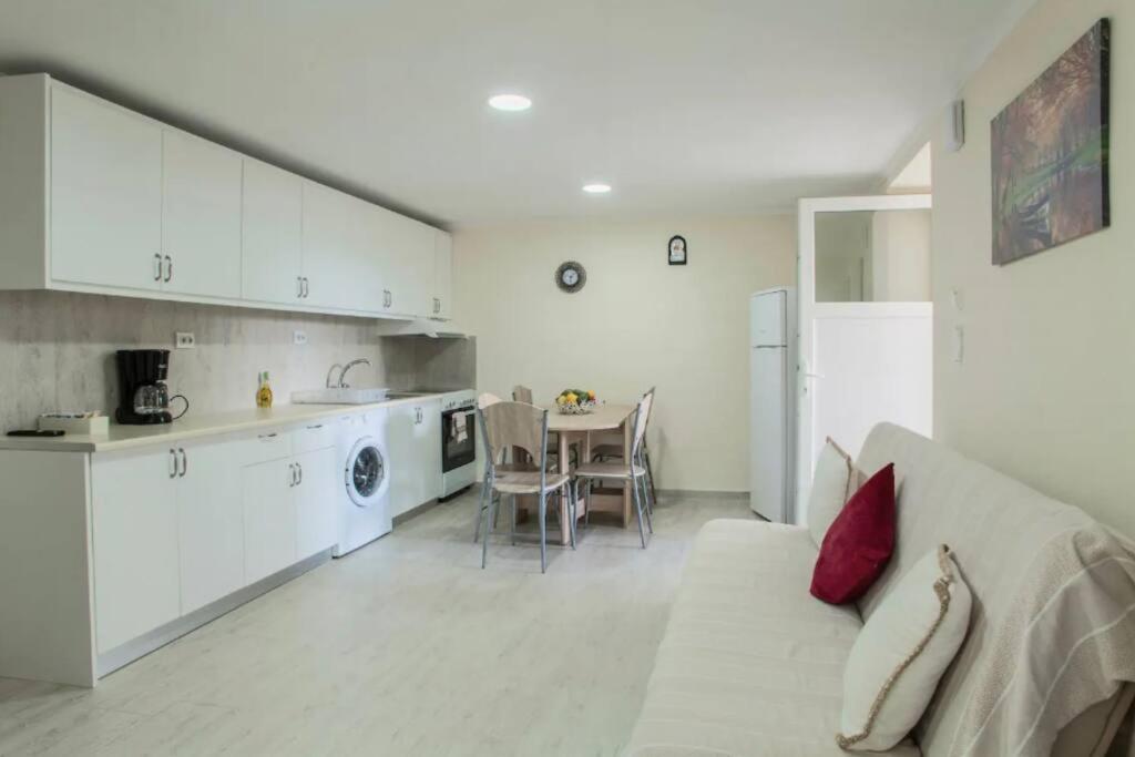 Newly Reconstructed Flat 107Sqm! Lägenhet Chania  Exteriör bild