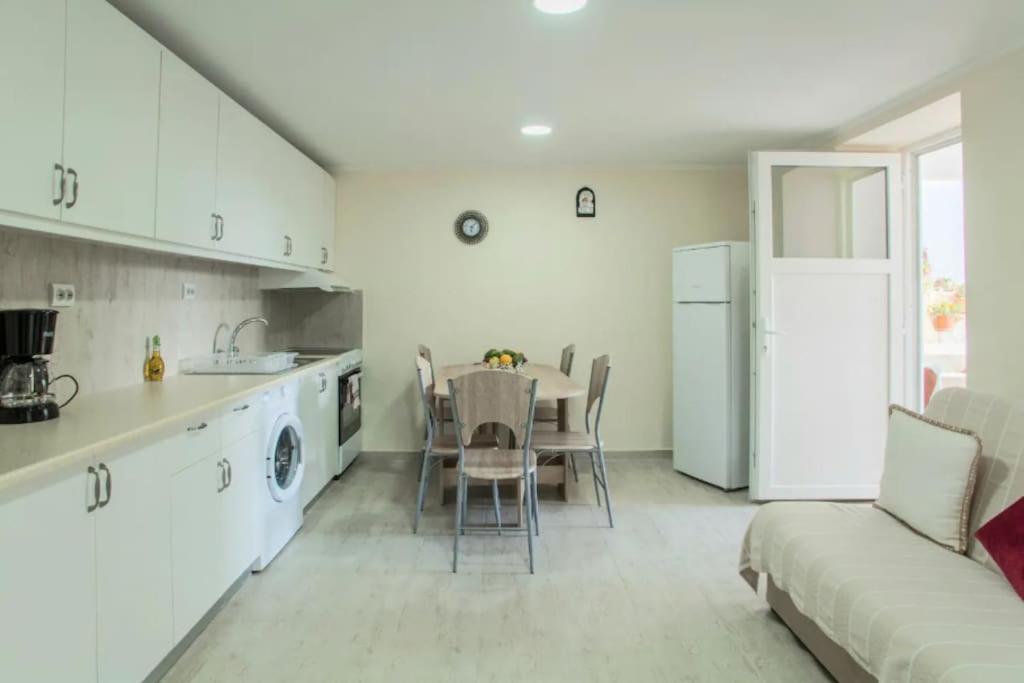 Newly Reconstructed Flat 107Sqm! Lägenhet Chania  Exteriör bild